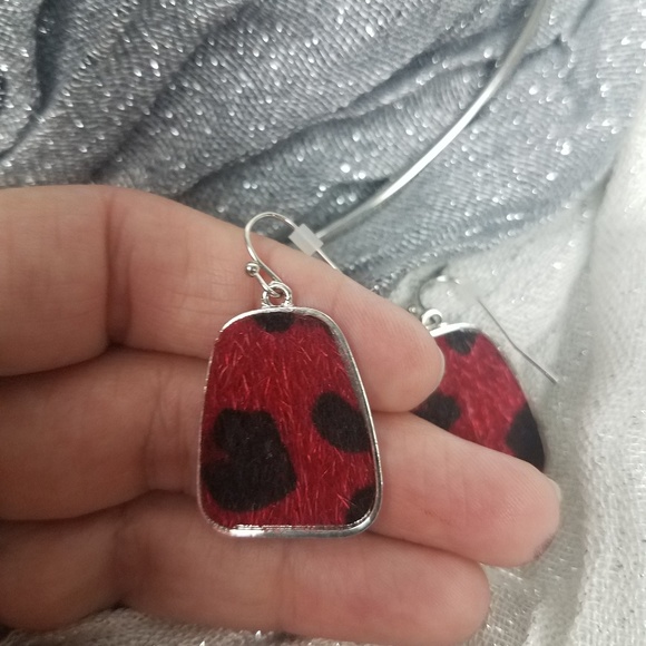 Red/Black/Silver Wire Necklace with Earrings - Picture 4 of 6